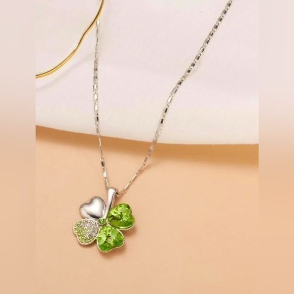 Four Leaf Clover Shamrock Necklace - Picture 1 of 4